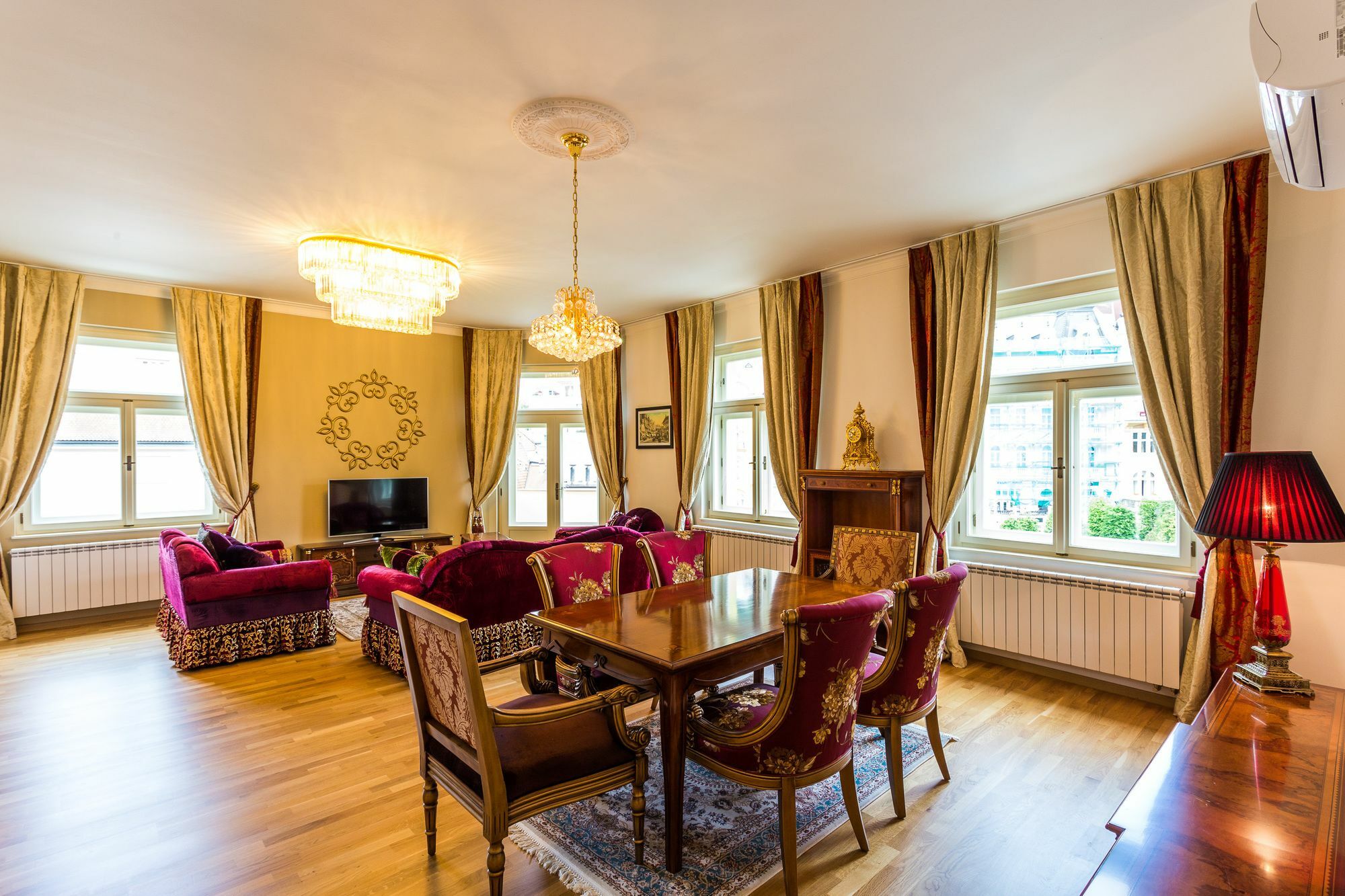 Karlsbad Prestige Leilighet Eksteriør bilde